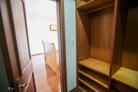 Casa para alugar com 444m², 4 quartos e 6 vagasCloset da Suíte 1