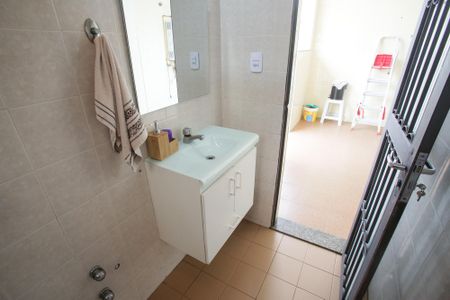 Casa para alugar com 444m², 4 quartos e 6 vagasBanheiro de Serviço