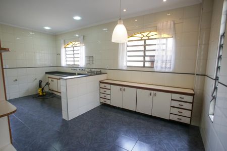 Casa para alugar com 444m², 4 quartos e 6 vagasCozinha
