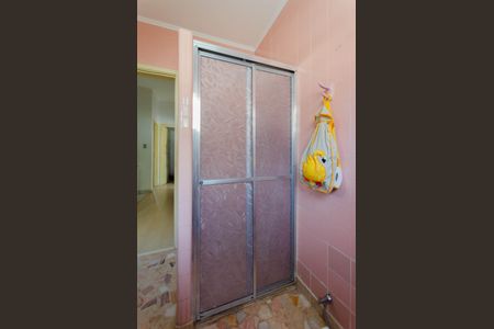 Casa à venda com 180m², 5 quartos e 2 vagasBanheiro 1