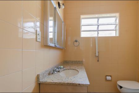 Casa à venda com 180m², 5 quartos e 2 vagasBanheiro da Suíte