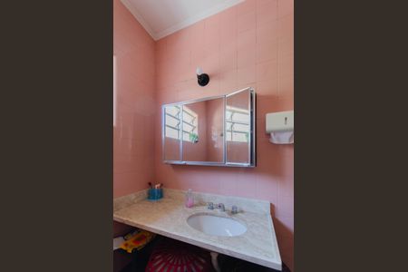 Casa à venda com 180m², 5 quartos e 2 vagasBanheiro 1