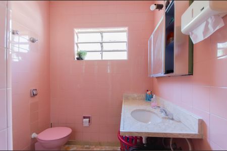 Casa à venda com 180m², 5 quartos e 2 vagasBanheiro 1