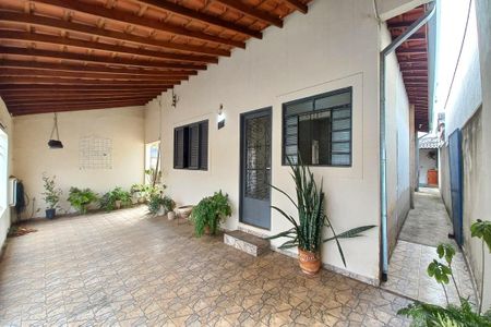 Casa à venda com 129m², 6 quartos e 2 vagasFachada 