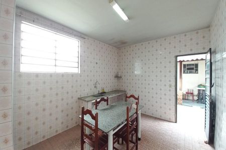 Casa à venda com 129m², 6 quartos e 2 vagasCozinha