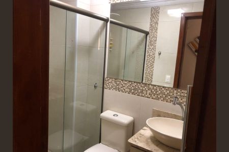 Banheiro Social de apartamento à venda com 2 quartos, 55m² em Vila Antonieta, São Paulo