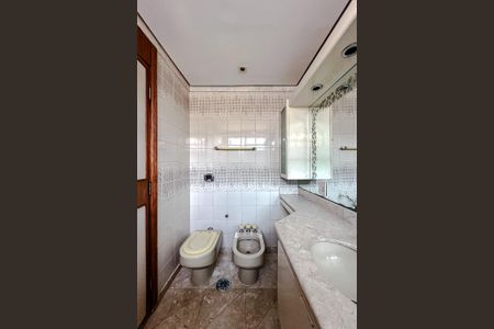 Apartamento para alugar com 400m², 4 quartos e 4 vagas Apartamento para alugar com 400m², 4 quartos e 4 vagasBanheiro da Suíte 4