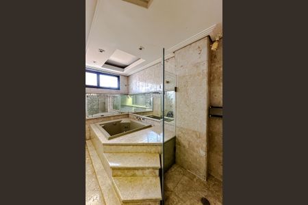 Apartamento para alugar com 400m², 4 quartos e 4 vagas Apartamento para alugar com 400m², 4 quartos e 4 vagasBanheiro da Suíte 1