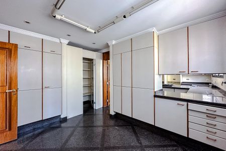 Apartamento para alugar com 400m², 4 quartos e 4 vagas Apartamento para alugar com 400m², 4 quartos e 4 vagasCopa