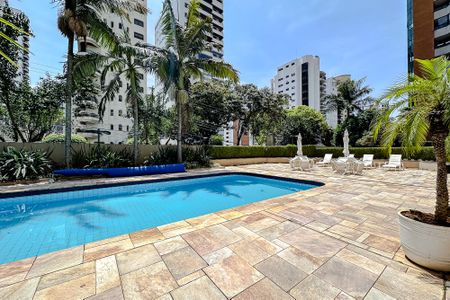 Apartamento para alugar com 400m², 4 quartos e 4 vagas Apartamento para alugar com 400m², 4 quartos e 4 vagasÁrea comum - Piscina