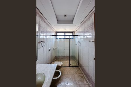 Apartamento para alugar com 400m², 4 quartos e 4 vagas Apartamento para alugar com 400m², 4 quartos e 4 vagasBanheiro da Suíte 3