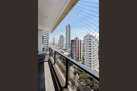 Apartamento para alugar com 400m², 4 quartos e 4 vagas Apartamento para alugar com 400m², 4 quartos e 4 vagasVaranda da Suíte 1