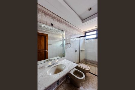 Apartamento para alugar com 400m², 4 quartos e 4 vagas Apartamento para alugar com 400m², 4 quartos e 4 vagasBanheiro da Suíte 3