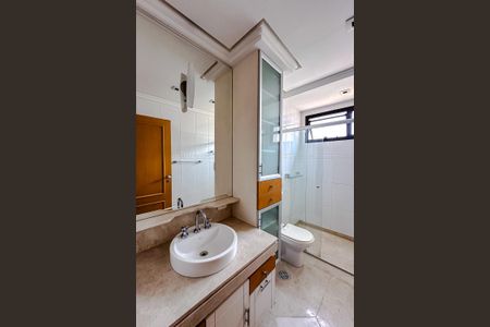 Apartamento para alugar com 400m², 4 quartos e 4 vagas Apartamento para alugar com 400m², 4 quartos e 4 vagasBanheiro da Suíte 2