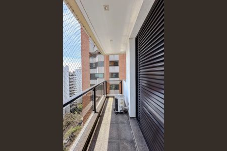 Apartamento para alugar com 400m², 4 quartos e 4 vagas Apartamento para alugar com 400m², 4 quartos e 4 vagasVaranda da Suíte 1