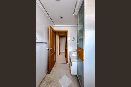 Apartamento para alugar com 400m², 4 quartos e 4 vagas Apartamento para alugar com 400m², 4 quartos e 4 vagasBanheiro da Suíte 2