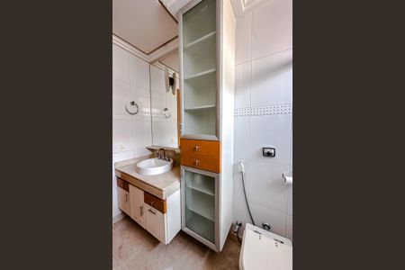 Apartamento para alugar com 400m², 4 quartos e 4 vagas Apartamento para alugar com 400m², 4 quartos e 4 vagasBanheiro da Suíte 2