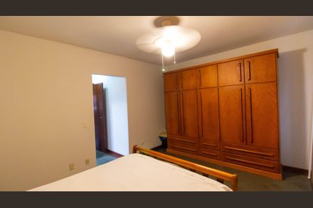 Casa à venda com 359m², 4 quartos e 2 vagasSuíte 1