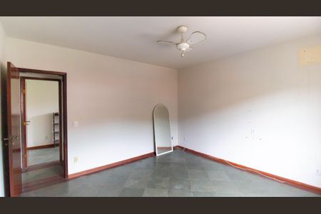 Casa à venda com 359m², 4 quartos e 2 vagasQuarto 1