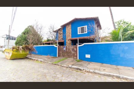 Casa à venda com 359m², 4 quartos e 2 vagasFachada