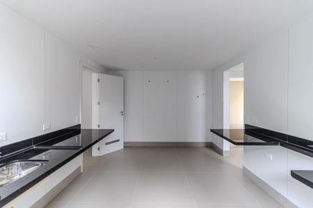 Apartamento à venda com 389m², 4 quartos e 6 vagas Apartamento à venda com 389m², 4 quartos e 6 vagasCozinha