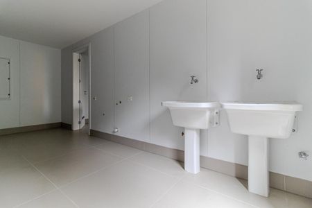 Apartamento à venda com 389m², 4 quartos e 6 vagas Apartamento à venda com 389m², 4 quartos e 6 vagasÁrea de Serviço