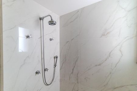 Apartamento à venda com 389m², 4 quartos e 6 vagas Apartamento à venda com 389m², 4 quartos e 6 vagasBanheiro da Suíte 1