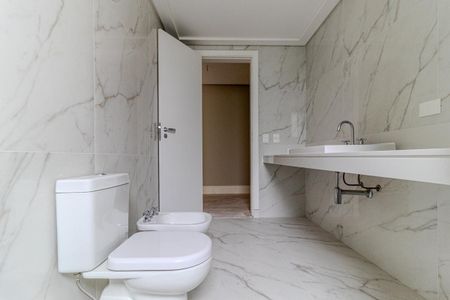 Apartamento à venda com 388m², 4 quartos e 6 vagasBanheiro 1 da Suíte 3