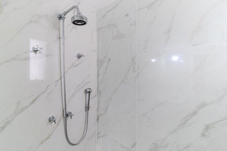 Apartamento à venda com 388m², 4 quartos e 6 vagasBanheiro da Suíte 2