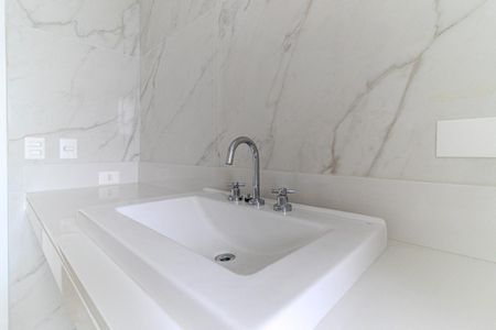 Apartamento à venda com 388m², 4 quartos e 6 vagasBanheiro 1 da Suíte 3