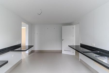 Apartamento à venda com 388m², 4 quartos e 6 vagasCozinha