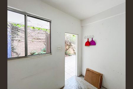 Casa à venda com 180m², 4 quartos e 2 vagasQuarto de Serviço