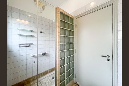 Casa à venda com 180m², 4 quartos e 2 vagasBanheiro 1