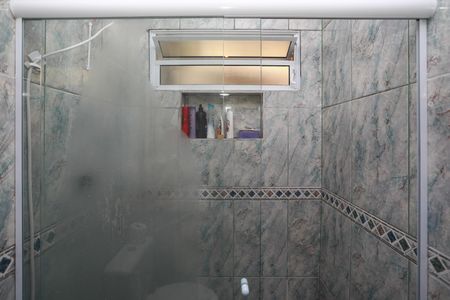 Casa para alugar com 290m², 4 quartos e 7 vagas Casa para alugar com 290m², 4 quartos e 7 vagasFundos edícula - Banheiro da Suite