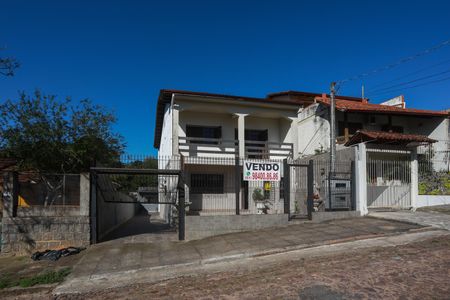 Casa para alugar com 290m², 4 quartos e 7 vagas Casa para alugar com 290m², 4 quartos e 7 vagasFachada da casa