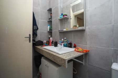 Casa para alugar com 290m², 4 quartos e 7 vagas Casa para alugar com 290m², 4 quartos e 7 vagasFundos edícula - Banheiro da Suite