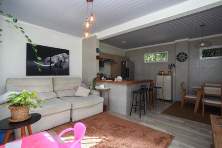 Casa para alugar com 290m², 4 quartos e 7 vagas Casa para alugar com 290m², 4 quartos e 7 vagasFundos edícula - Sala