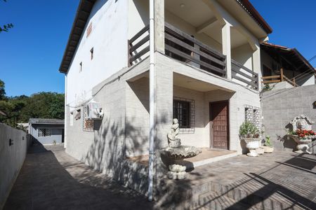Casa para alugar com 290m², 4 quartos e 7 vagas Casa para alugar com 290m², 4 quartos e 7 vagasFachada da casa