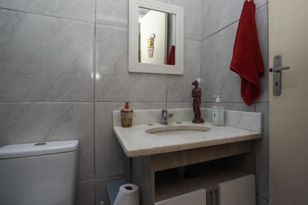 Casa para alugar com 290m², 4 quartos e 7 vagas Casa para alugar com 290m², 4 quartos e 7 vagasFundos edícula - Banheiro social