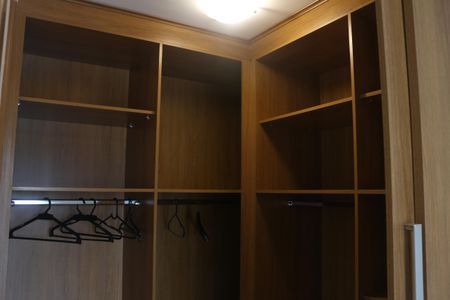 Apartamento à venda com 117m², 3 quartos e 2 vagasCloset da suíte 1