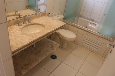 Apartamento à venda com 117m², 3 quartos e 2 vagasBanheiro da Suíte 1