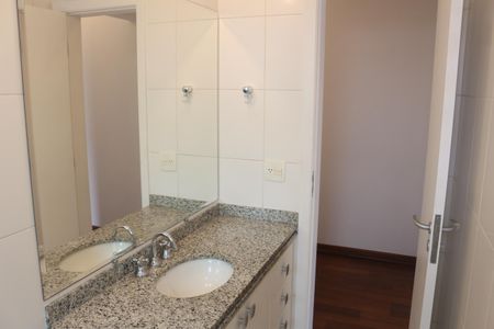 Apartamento à venda com 117m², 3 quartos e 2 vagasBanheiro 1