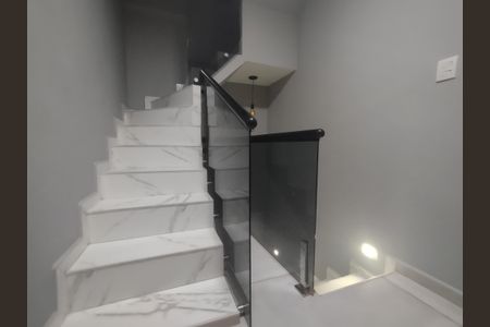 Casa para alugar com 358m², 5 quartos e 1 vagaEscada