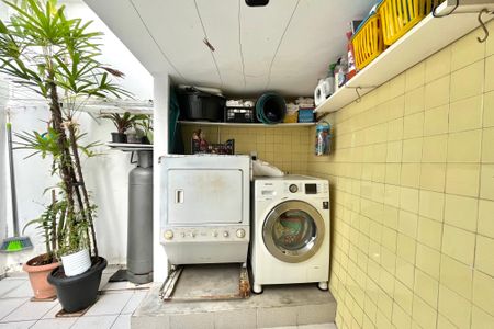 Casa à venda com 120m², 3 quartos e 2 vagas Casa à venda com 120m², 3 quartos e 2 vagasÁrea de Serviço