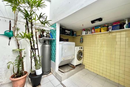 Casa à venda com 120m², 3 quartos e 2 vagas Casa à venda com 120m², 3 quartos e 2 vagasÁrea de Serviço