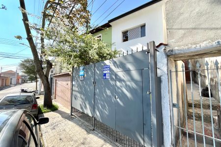 Casa à venda com 120m², 3 quartos e 2 vagas Casa à venda com 120m², 3 quartos e 2 vagasFachada