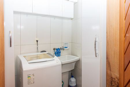 Casa à venda com 80m², 3 quartos e 2 vagasÁrea de Serviço