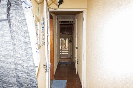 Casa à venda com 80m², 3 quartos e 2 vagasCorredor