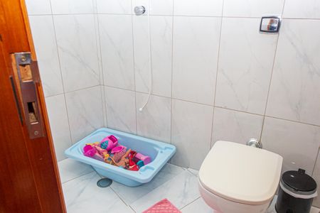 Casa à venda com 80m², 3 quartos e 2 vagasBanheiro da Suíte 1