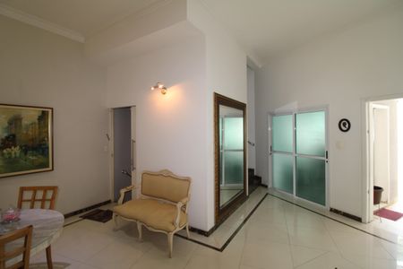 Casa à venda com 520m², 4 quartos e 4 vagasSala